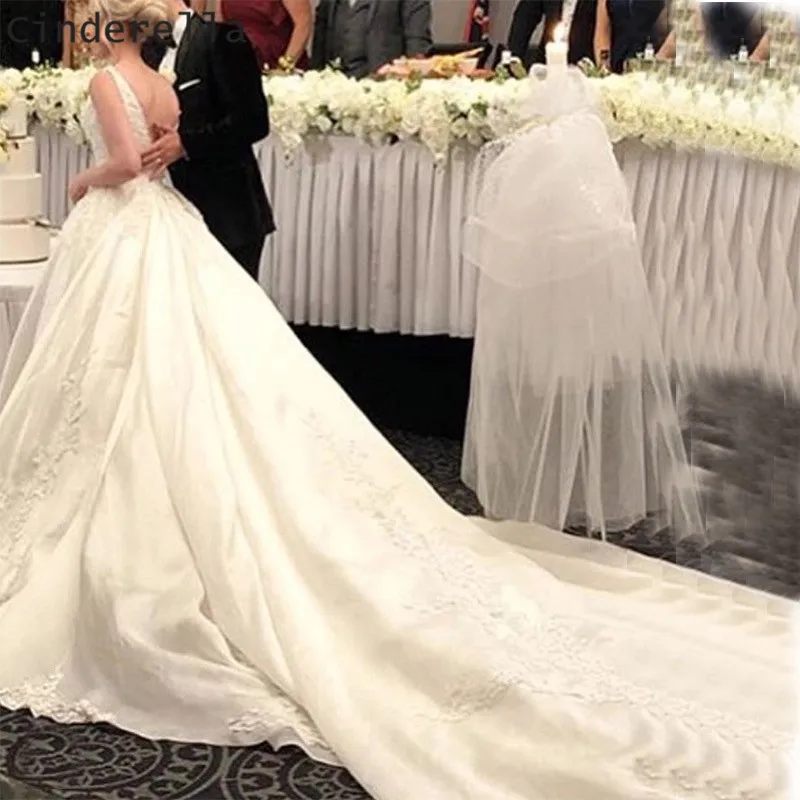 Cinderella V-Neck Sleeveless A-Line Long Train Backless Lace Applique Satin Wedding Dresses Open Back Ivory Bridal Dresses
Cinderella V-Neck Sleeveless A-Line Long Train Backless Lace Applique Satin Wedding Dresses Open Back Ivory Bridal Dresses