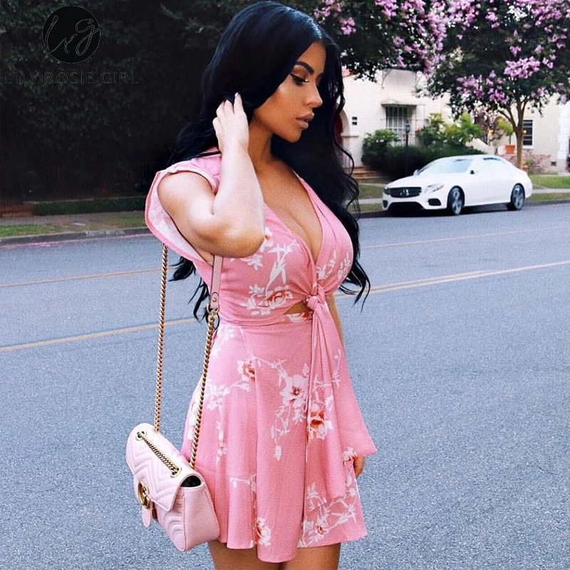 Conmoto Girl Lace Up Bow Sexy V Neck Pink Women Mini Dresses 2018 Red Floral Print Boho Beach Short Vestidos Female Dress
Conmoto Girl Lace Up Bow Sexy V Neck Pink Women Mini Dresses 2018 Red Floral Print Boho Beach Short Vestidos Female Dress