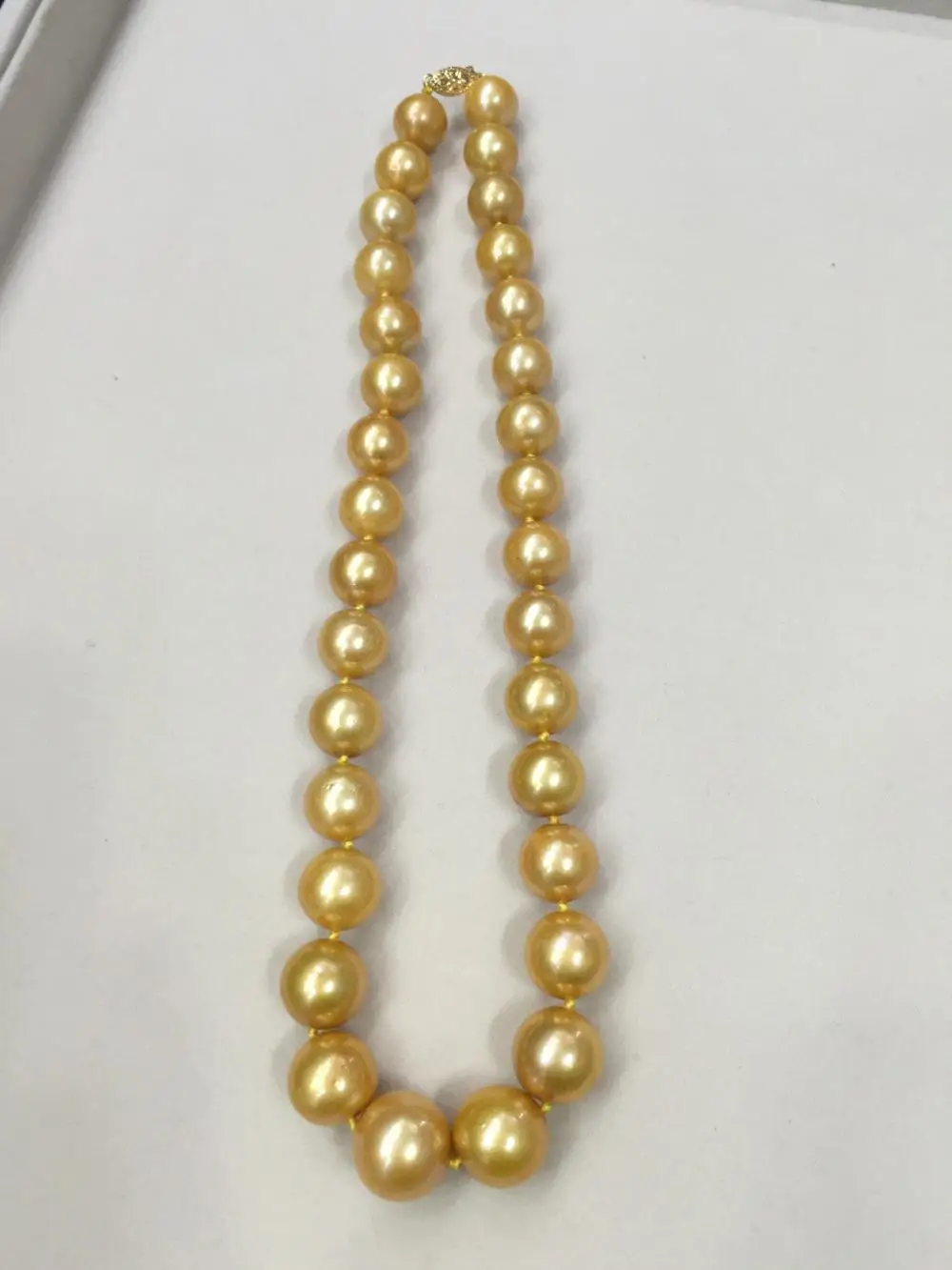 Beauty 18" Strand/String 12-16mm freshwater golden pearl necklace 14k gold clasp
Beauty 18" Strand/String 12-16mm freshwater golden pearl necklace 14k gold clasp