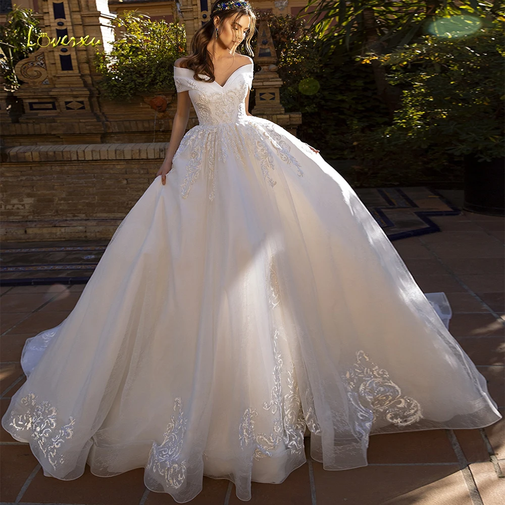 Loverxu Luxury V-Neck Ball Gown Wedding Dress Appliques Beading Off The Shoulder Backless Bride Dresses Chapel Train Bridal Gown
Loverxu Luxury V-Neck Ball Gown Wedding Dress Appliques Beading Off The Shoulder Backless Bride Dresses Chapel Train Bridal Gown