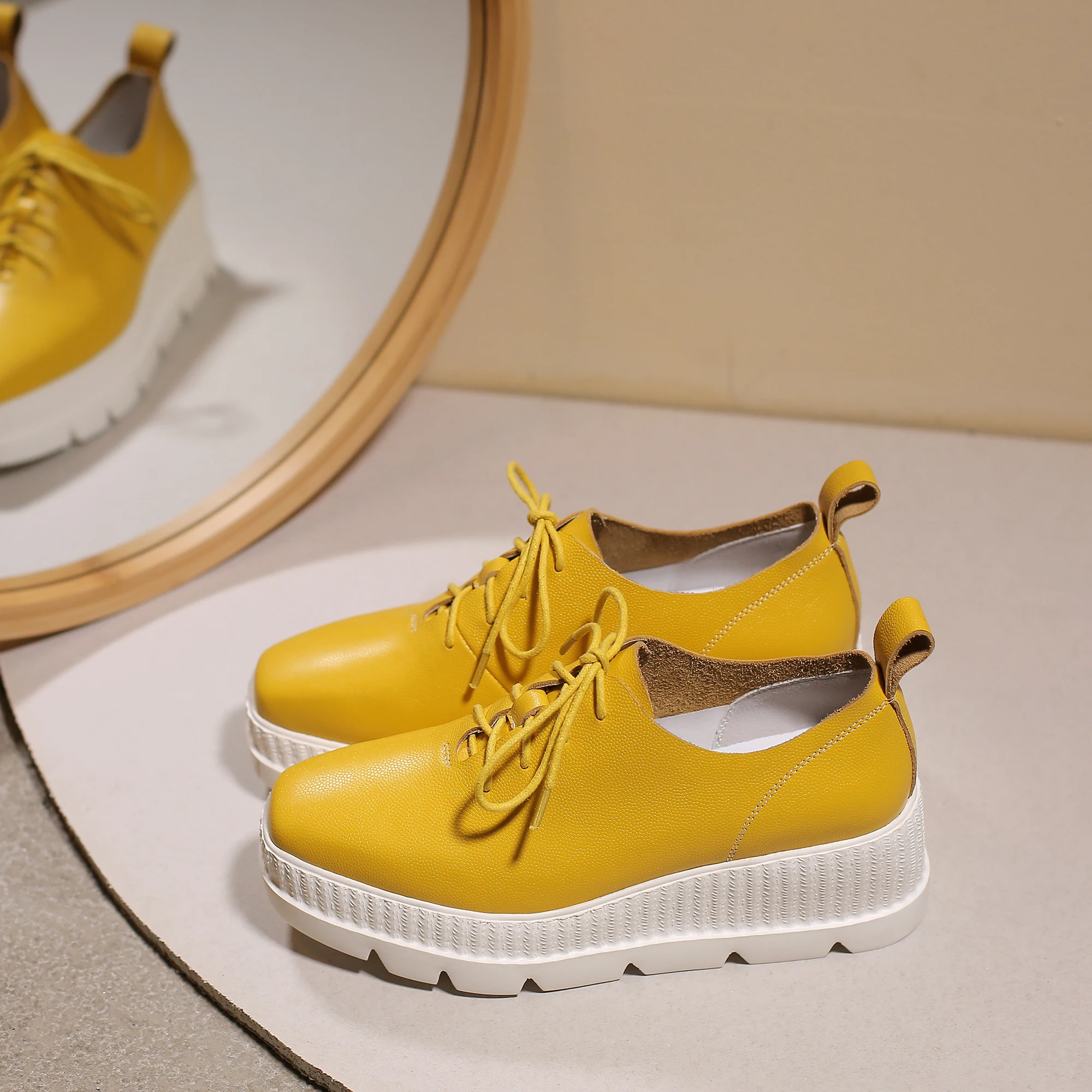 3 Color women's genuine leather lace-up platform flats oxfords leisure female comfortable sneakers high quality shoes
3 Color women's genuine leather lace-up platform flats oxfords leisure female comfortable sneakers high quality shoes