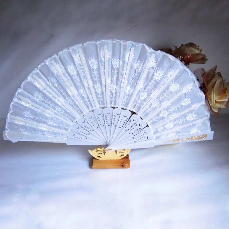 Embroidered Peacock Tail Hand Fan Festival Party Hanging Decor Favors Fabric Fan 5576 Chinesr Style
Embroidered Peacock Tail Hand Fan Festival Party Hanging Decor Favors Fabric Fan 5576 Chinesr Style