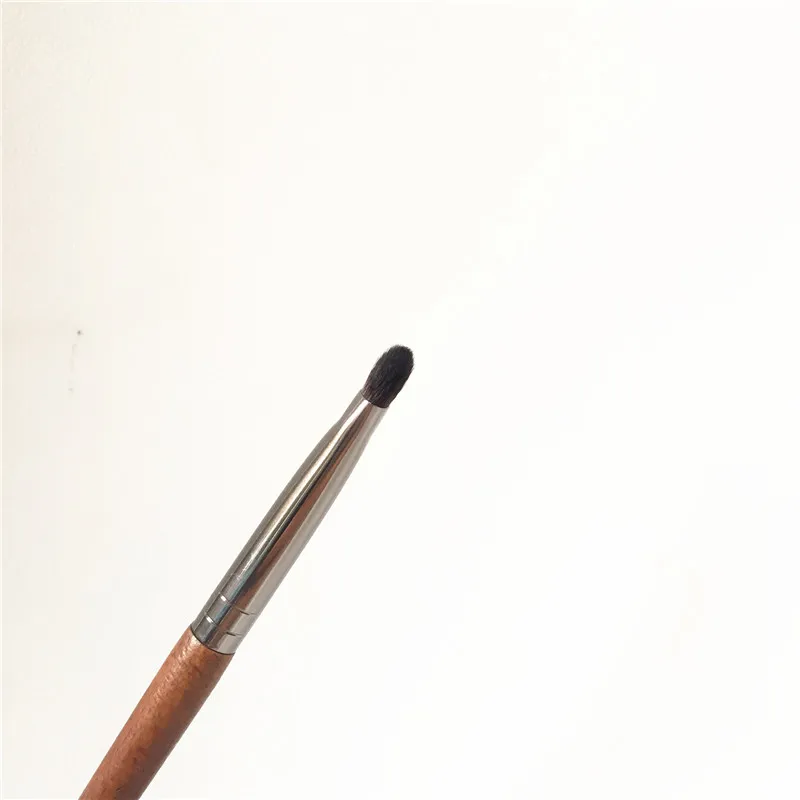 MAKEUP FOREVER ROUND SHADER BRUSH - SMALL - 210 _ 4