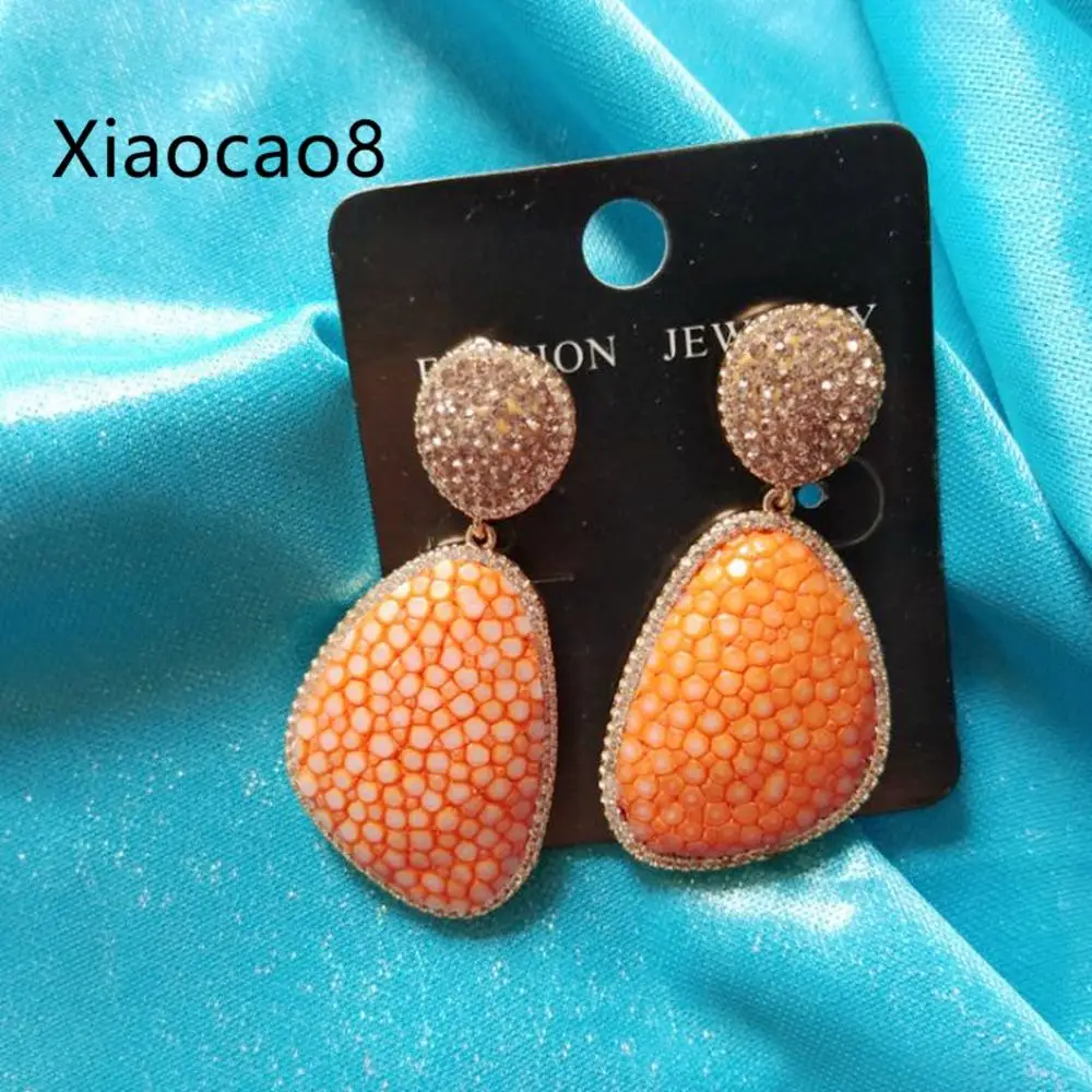 Geometric Pear Fish Skin Drop Earrings with Gold Rhinestone Women Elegant Dangle Statement Earings Fashion Jewelry Pendientes
Geometric Pear Fish Skin Drop Earrings with Gold Rhinestone Women Elegant Dangle Statement Earings Fashion Jewelry Pendientes