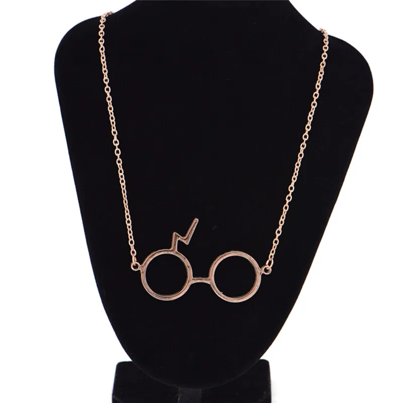Classic Movie Harry lightning scar glasses necklaces for women Potter Z scar magic pendants movie gifts for fans 1pc 34cm 2color
Classic Movie Harry lightning scar glasses necklaces for women Potter Z scar magic pendants movie gifts for fans 1pc 34cm 2color