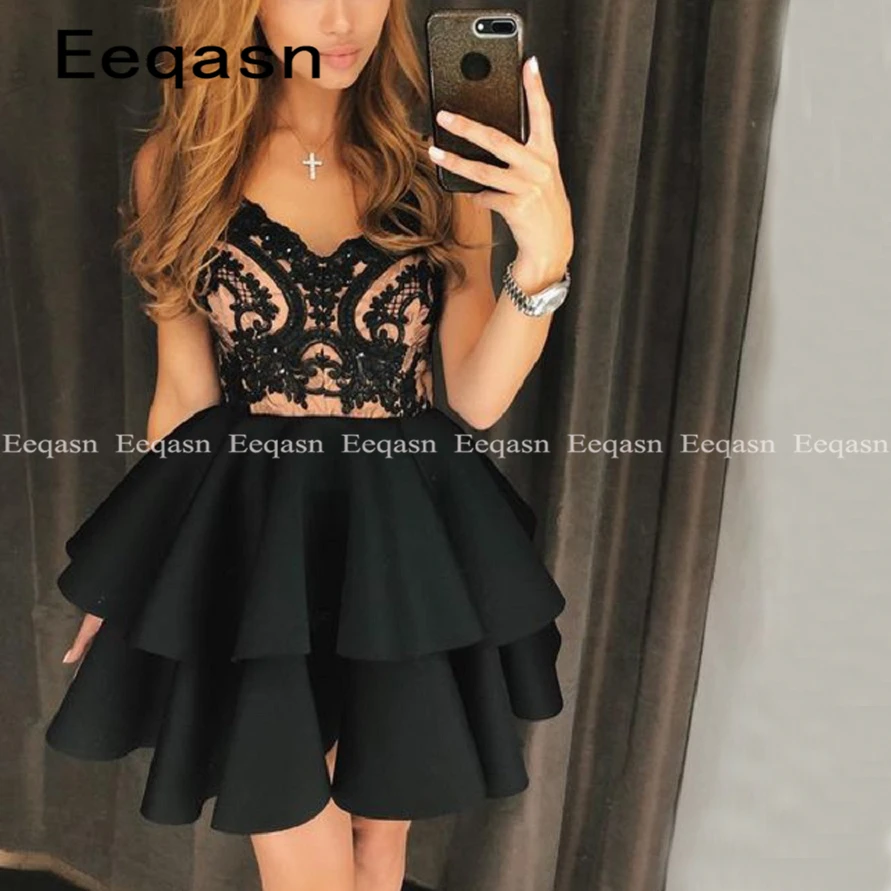 Vestidos Coctel Elegant Black Cocktail Dresses 2019 Lace Appliques Sexy V-neck Satin Ruffles Party Gowns For Graduation
Vestidos Coctel Elegant Black Cocktail Dresses 2019 Lace Appliques Sexy V-neck Satin Ruffles Party Gowns For Graduation