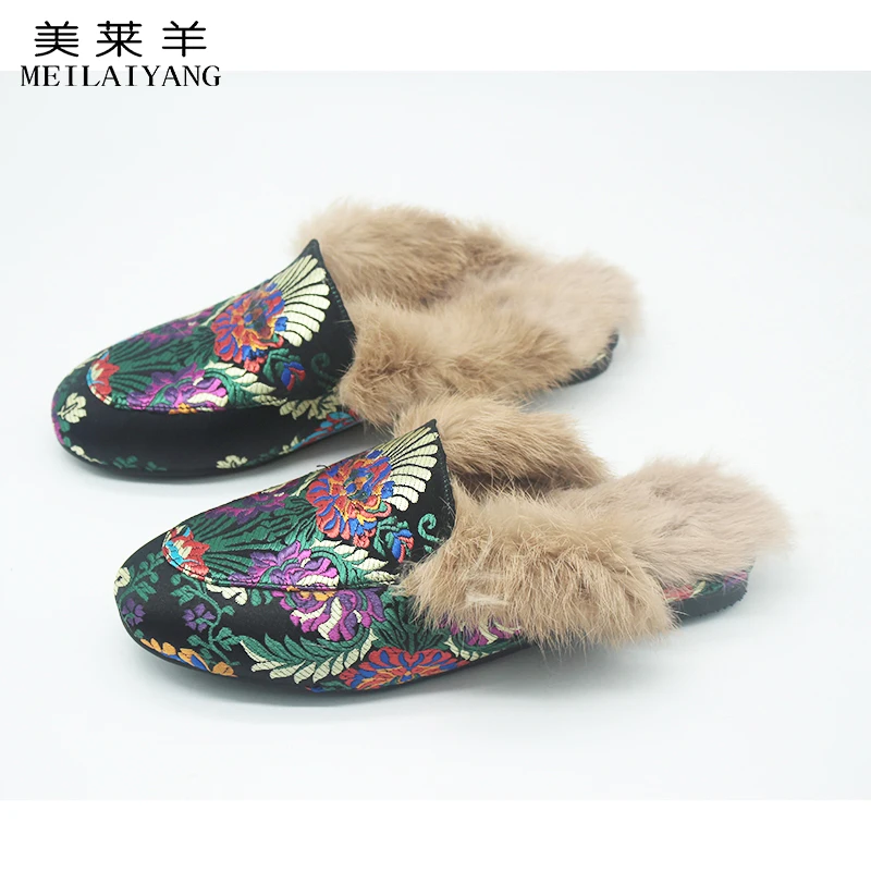 New fashion winter women fur mules outside silk floral women flat slippers
New fashion winter women fur mules outside silk floral women flat slippers