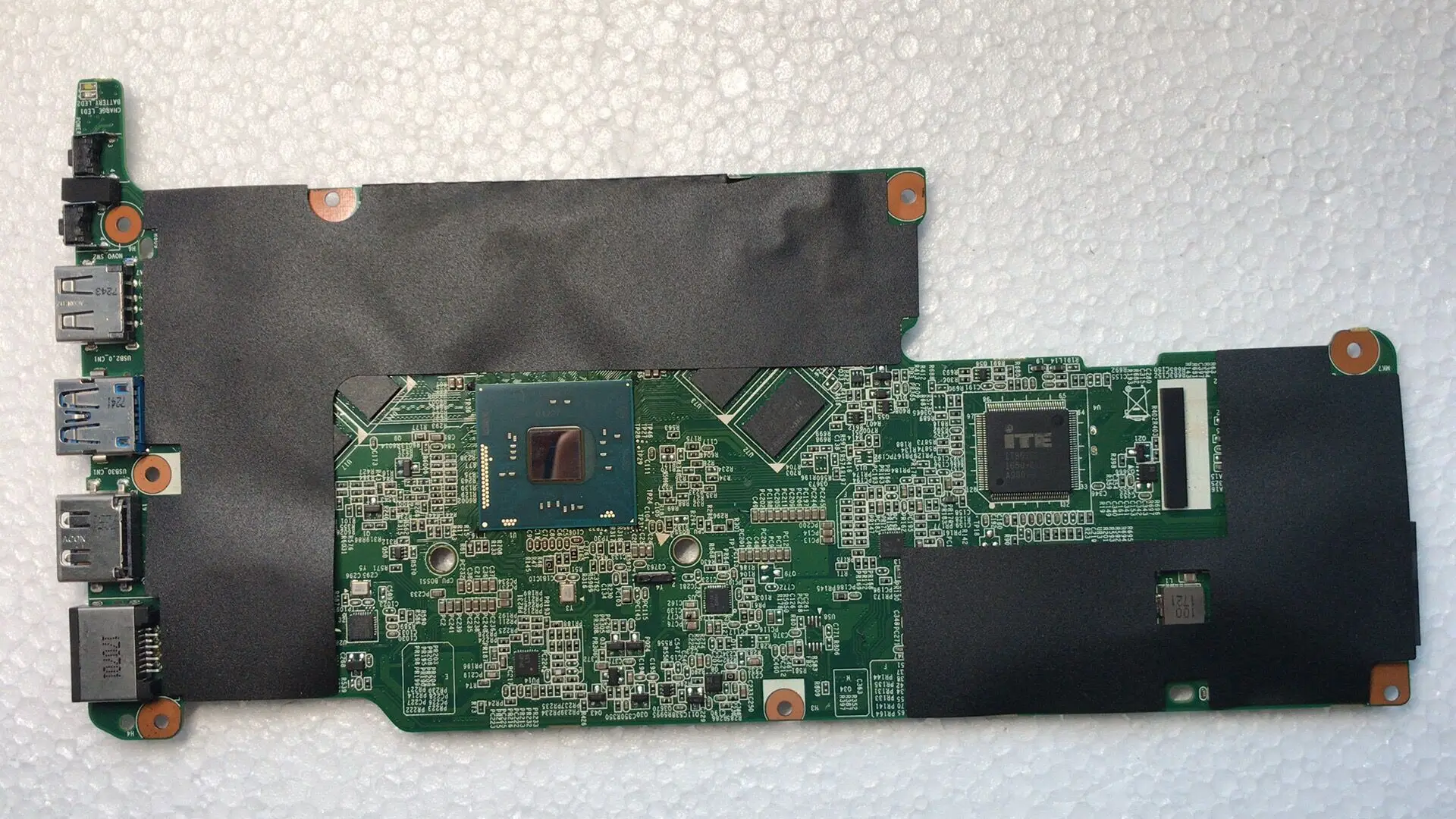 abdo BM5488 for Lenovo YOGA 300-11IBR FLEX3-1130 notebook motherboard CPU N3710 (quad core) 4G RAM 100% test work
abdo BM5488 for Lenovo YOGA 300-11IBR FLEX3-1130 notebook motherboard CPU N3710 (quad core) 4G RAM 100% test work