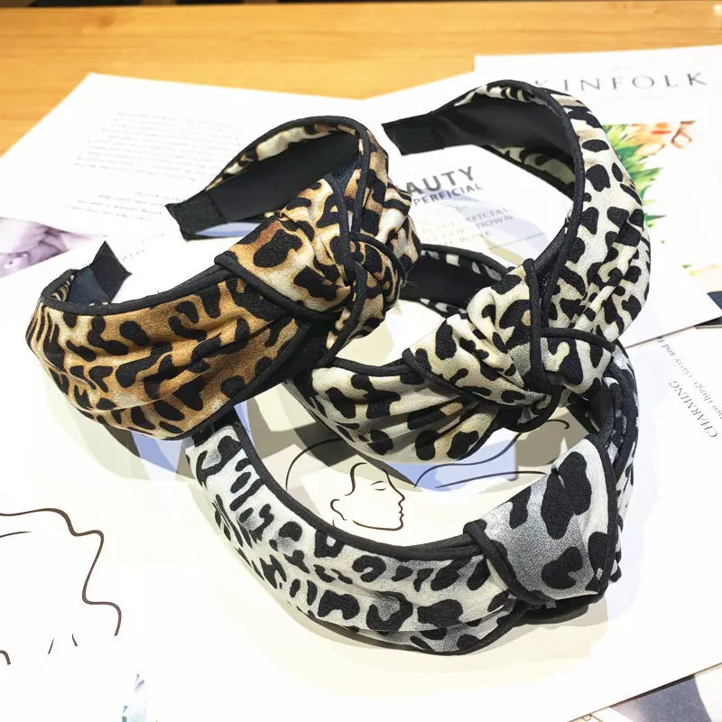 Vintage Bohemian 3 Color Leopard Satin Knotted Hairband Pattern Knot Headband Sexy Hair Accessories
Vintage Bohemian 3 Color Leopard Satin Knotted Hairband Pattern Knot Headband Sexy Hair Accessories