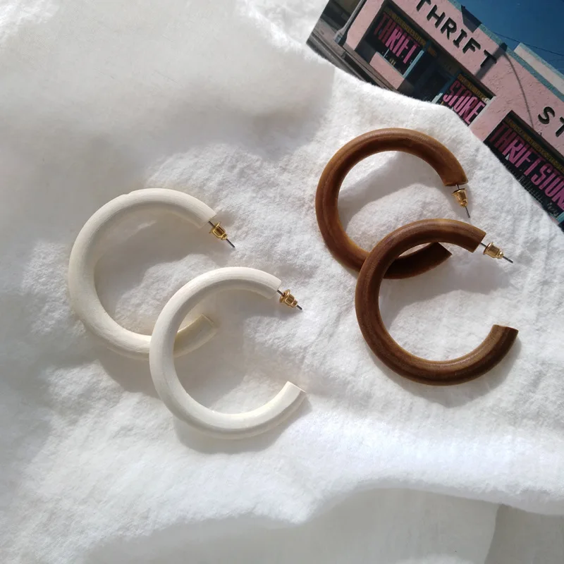 Simple temperament wild fashion C word wood earrings atmospheric fashion hip hop ins wind female earrings
Simple temperament wild fashion C word wood earrings atmospheric fashion hip hop ins wind female earrings
