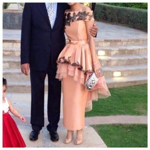 2014 Arabian Design A Line Off the Shoulder Appliqued Beaded Tea Length Evening Dresses
2014 Arabian Design A Line Off the Shoulder Appliqued Beaded Tea Length Evening Dresses