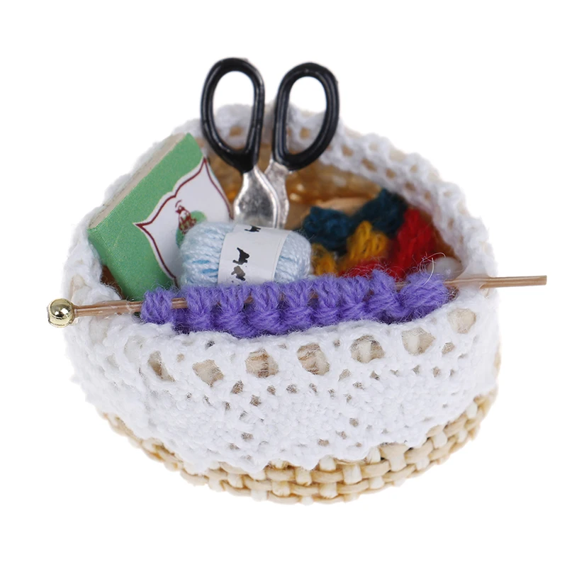 Strickzeug Regal mit Wolle Spulen   1:12  Puppenhaus  Miniatur 