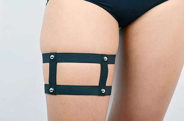 JLX.HARNESS Women's Sexy Leg Garters Elastic Circular Thigh Harness Pastel Goth Bondage Body Harness Belt Leg Necklace p0041
JLX.HARNESS Women's Sexy Leg Garters Elastic Circular Thigh Harness Pastel Goth Bondage Body Harness Belt Leg Necklace p0041