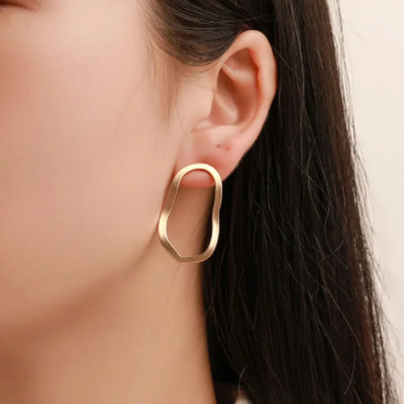 Exaggerated Matte Gold Geometric Irregular Earrings Metal Hollow Wave Earrings Fashion Temperament Hoop Earrings Charm Jewelry
Exaggerated Matte Gold Geometric Irregular Earrings Metal Hollow Wave Earrings Fashion Temperament Hoop Earrings Charm Jewelry