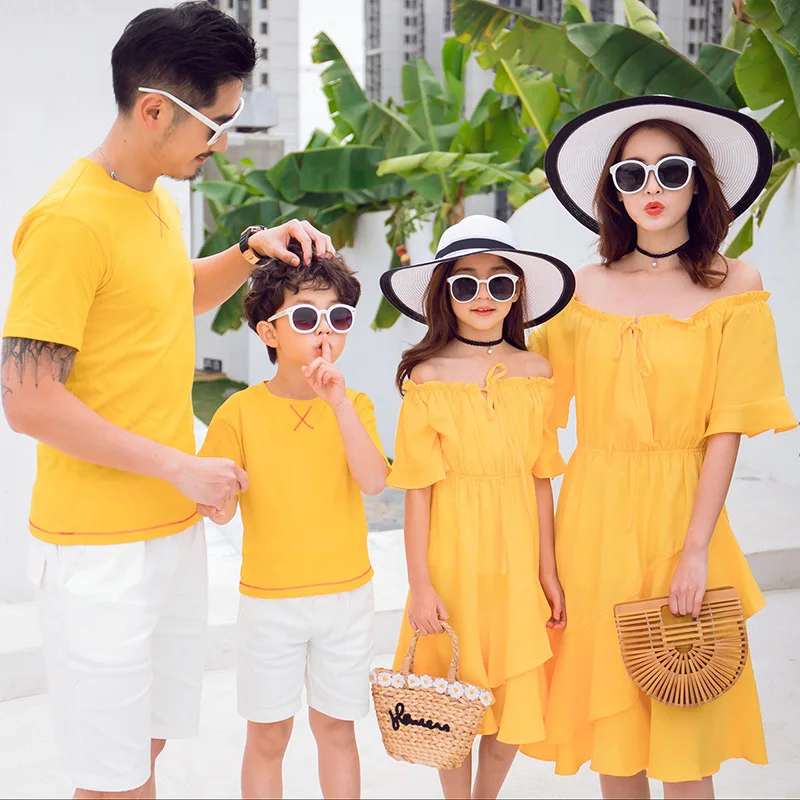 Mom Daughter Yellow Dresses Kids Summer Clothes Dad Son Short Sleeve Casual T-shirt and White Pants Set Family Matching Outfits
Mom Daughter Yellow Dresses Kids Summer Clothes Dad Son Short Sleeve Casual T-shirt and White Pants Set Family Matching Outfits