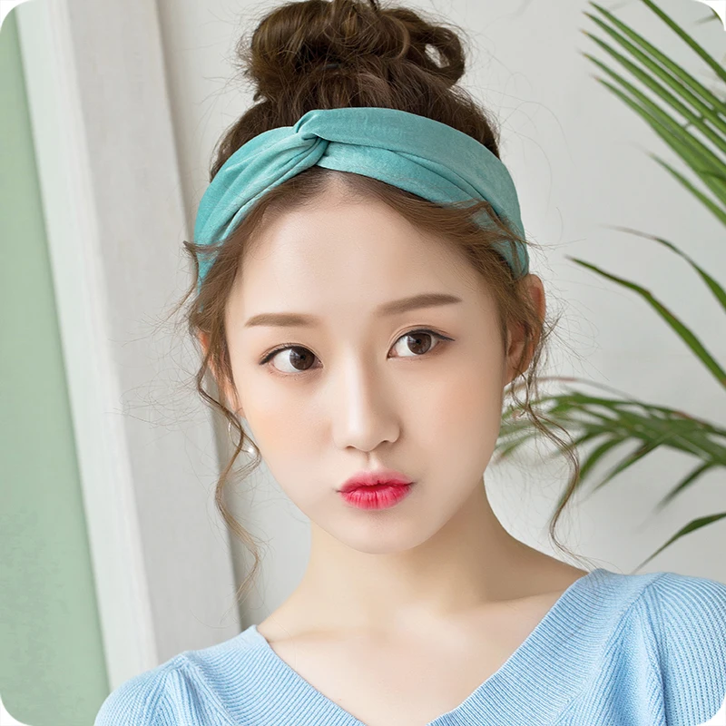 Korean Cute Hairband Plush Bathroom Washing Face Hair Accessories Sports Headband Makeup Hair Band
Korean Cute Hairband Plush Bathroom Washing Face Hair Accessories Sports Headband Makeup Hair Band