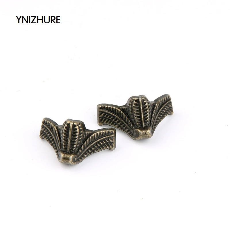 50pcs 26*15mm Rushed Promotion Antique Jewelry Box Corner Foot Wooden Case Corner Protector Bronze Pattern Carved Metal
50pcs 26*15mm Rushed Promotion Antique Jewelry Box Corner Foot Wooden Case Corner Protector Bronze Pattern Carved Metal