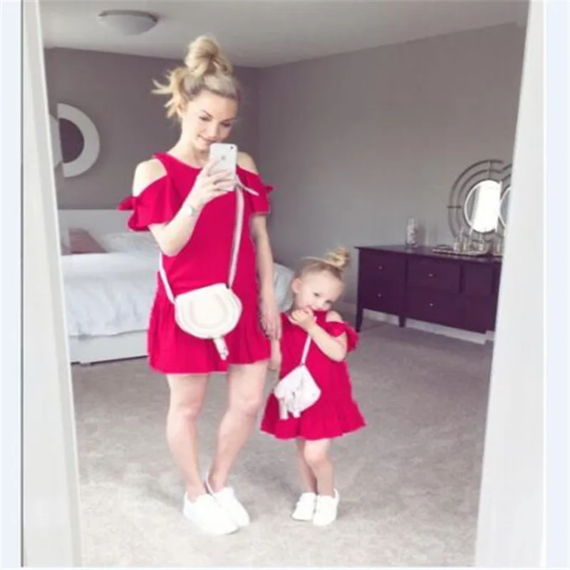 2019 Mother and Daughter Matching Dresses Women Girls Off Shoulder Family Clothes mom dress kids child outfits mum sister
2019 Mother and Daughter Matching Dresses Women Girls Off Shoulder Family Clothes mom dress kids child outfits mum sister