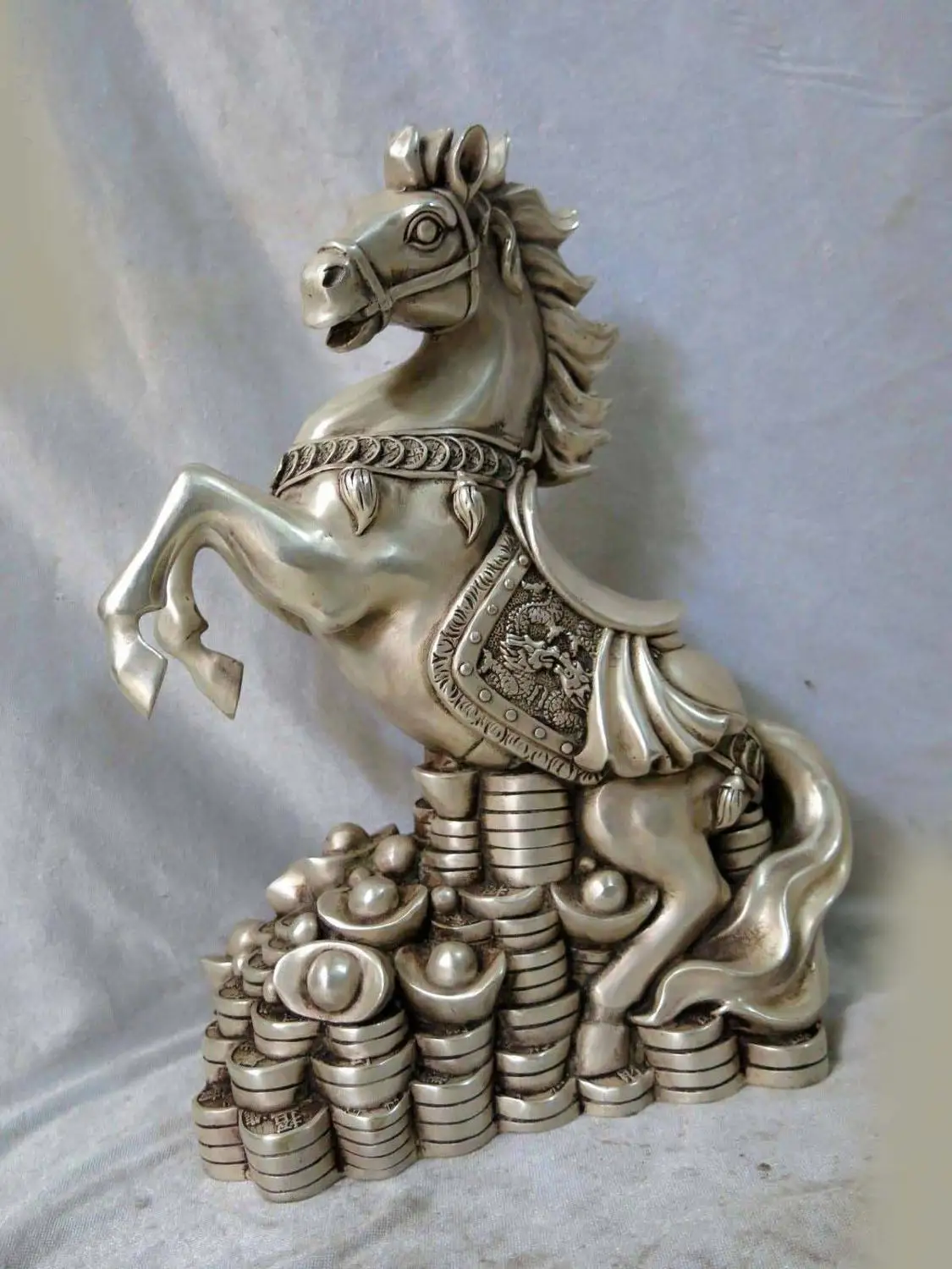 12" China Silver fine workmanship lucky dragon money horse Sculpture Statue (D0426)
12" China Silver fine workmanship lucky dragon money horse Sculpture Statue (D0426)