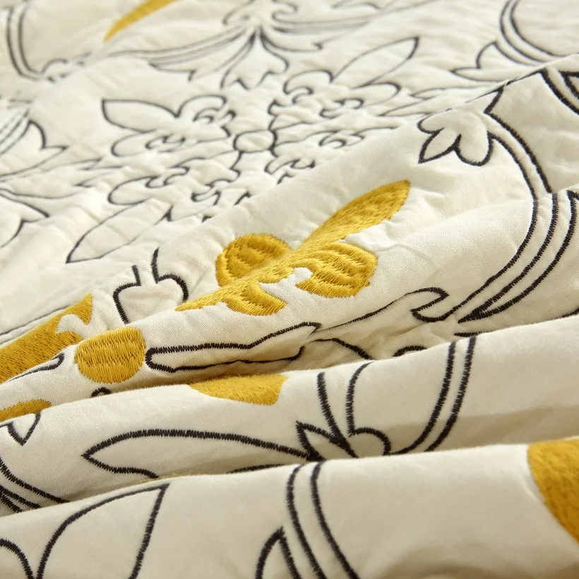 Waliicorners Bedspread Cotton Quilt Set 3PCS Europe Embroidered Quilts Bed Cover Pillowcase King Queen Size Quilted Coverlet 12 HTB1PUWUaUT1gK0jSZFrq6ANCXXal
