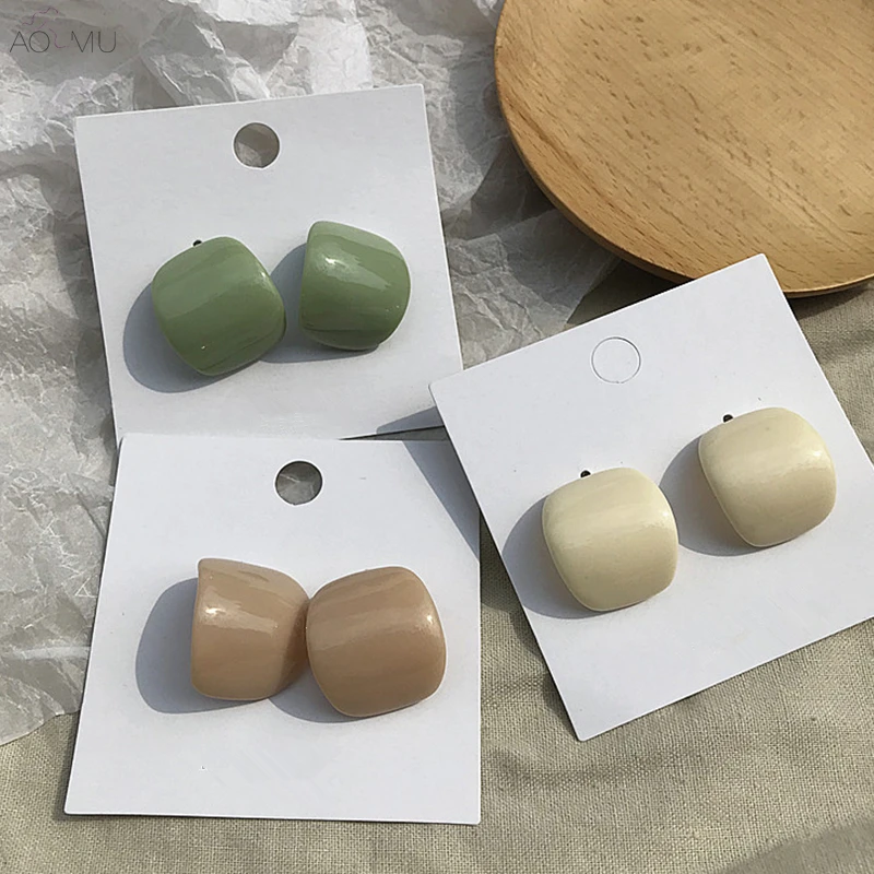 AOMU Korea 2019 New Design Colorful Geometric U Shape Round Curved Acrylic Small Stud Earrings for Women Girl Party Gift
AOMU Korea 2019 New Design Colorful Geometric U Shape Round Curved Acrylic Small Stud Earrings for Women Girl Party Gift