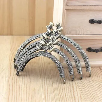 Butterfly Head Semi-circle Gold 8.5 10.5 12.5cm Head Thickening Exquisite Carving Bronze Metal Purse Frame Clasp Handcraft Retro
Butterfly Head Semi-circle Gold 8.5 10.5 12.5cm Head Thickening Exquisite Carving Bronze Metal Purse Frame Clasp Handcraft Retro