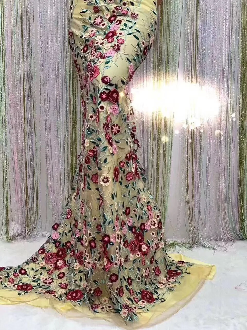 French lace fabric 5yds/pce dhl 3d hand petals beads stones fabrics women gorgeous luxury party event dress 2019 high quality
French lace fabric 5yds/pce dhl 3d hand petals beads stones fabrics women gorgeous luxury party event dress 2019 high quality