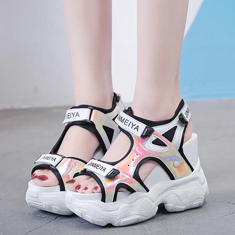 Lucyever 2019 Laser Leather Fashion Hook-loop Summer Sandals Wedges High Heels 11.5cm Platform Women Sandals Sandalia Feminina
Lucyever 2019 Laser Leather Fashion Hook-loop Summer Sandals Wedges High Heels 11.5cm Platform Women Sandals Sandalia Feminina