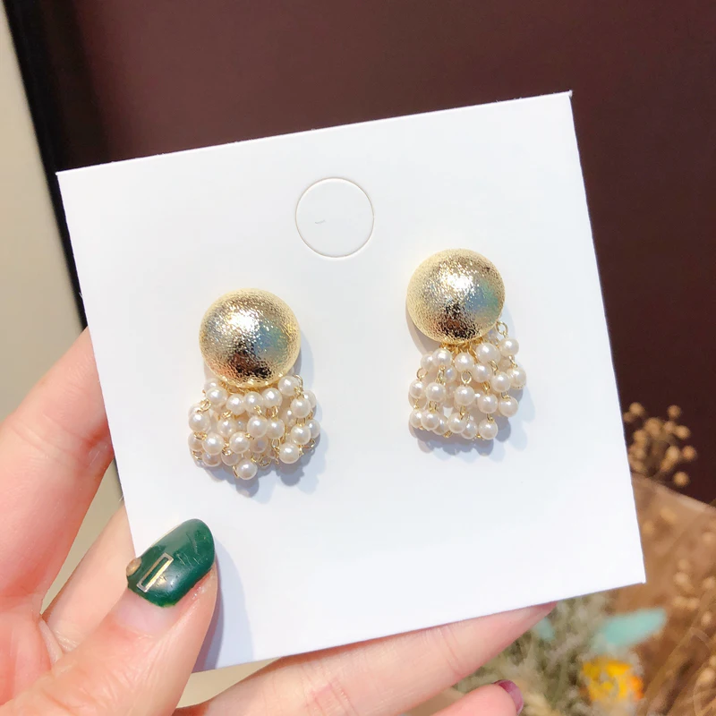 New Design Brushed Metal Matte Button Pearl Tassel Pearl String Earrings for Women Cute Sweet Drop Earrings Girl Wedding Jewelry
New Design Brushed Metal Matte Button Pearl Tassel Pearl String Earrings for Women Cute Sweet Drop Earrings Girl Wedding Jewelry
