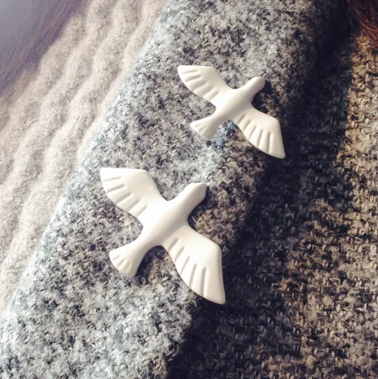 Hot 2017 New Swallow Brooch Acrylic Vintage White Peace Dove Animal Birds Brooch Pin Fashion Jewelry Girl Accessories For Women
Hot 2017 New Swallow Brooch Acrylic Vintage White Peace Dove Animal Birds Brooch Pin Fashion Jewelry Girl Accessories For Women