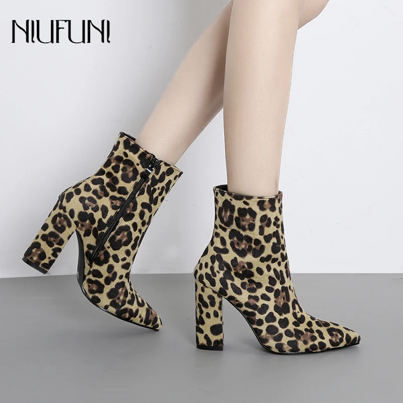 High Heels Leopard/Snake Shoes Women Boots Ladies Pointed Toe Flock/PU Sexy 10 cm Party Thick Heels Fashion Ankle Boots Zipper
High Heels Leopard/Snake Shoes Women Boots Ladies Pointed Toe Flock/PU Sexy 10 cm Party Thick Heels Fashion Ankle Boots Zipper