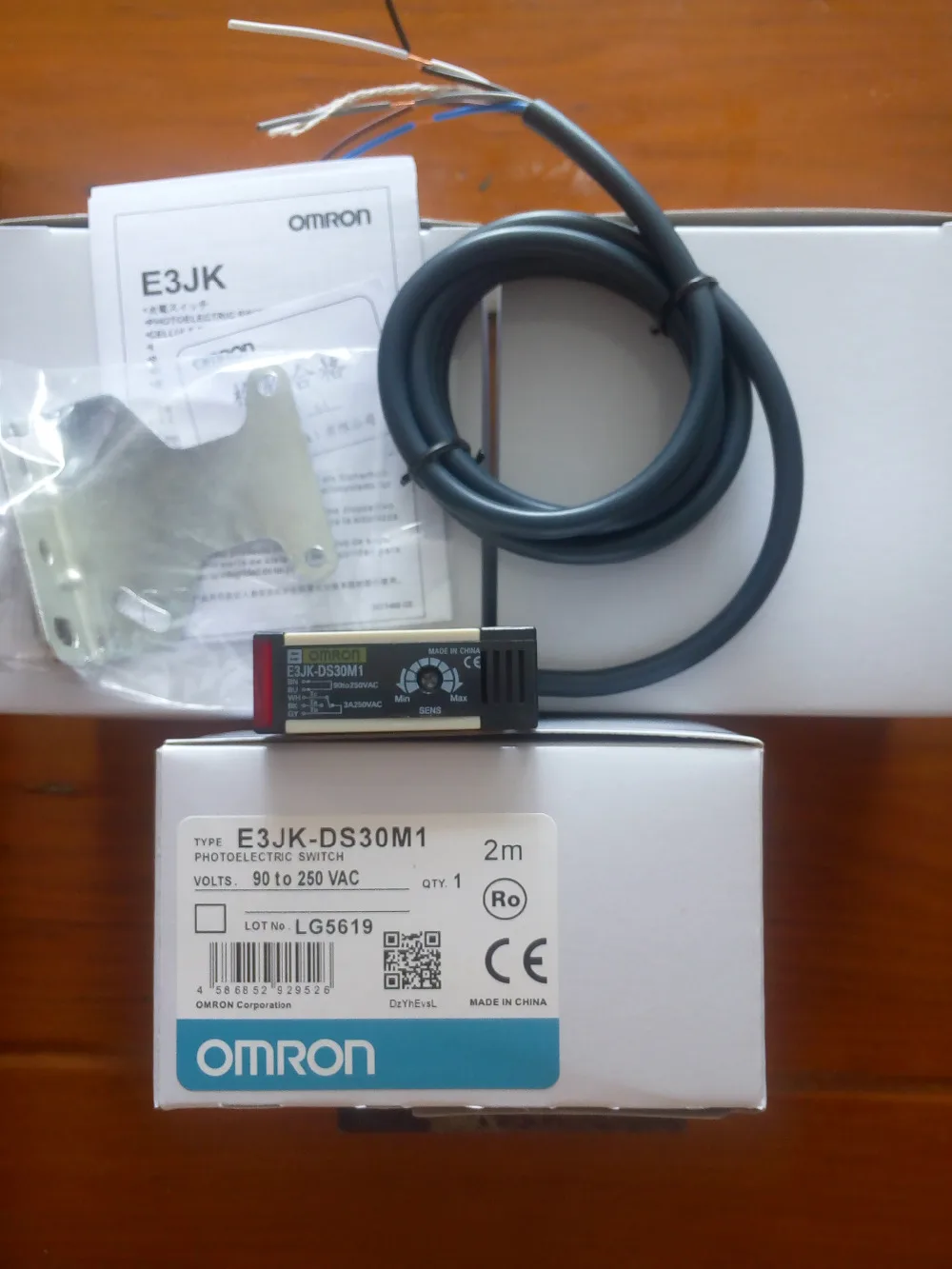 Фото Фотоэлектрические датчики Omron E3JK-DS30M1 AC с рассеянным отражением | Строительство и