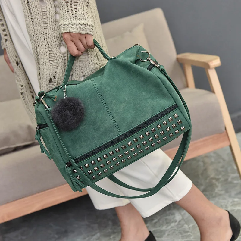 2017 Hair ball Brands Shoulder Bag Ladies Bolsas Femininas Sac guest bag for women Autumn Women Handbag Bolsas De Couro Fashion
2017 Hair ball Brands Shoulder Bag Ladies Bolsas Femininas Sac guest bag for women Autumn Women Handbag Bolsas De Couro Fashion