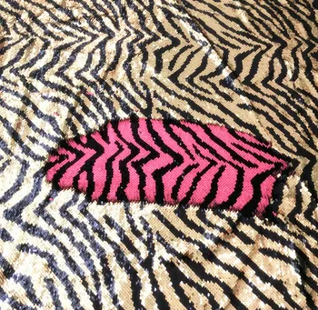 Width(height) 125cm, Length 1 meter Good quality tiger stripe sequins fabric! 2019 NEW arrival women dress fabric fashion!
Width(height) 125cm, Length 1 meter Good quality tiger stripe sequins fabric! 2019 NEW arrival women dress fabric fashion!