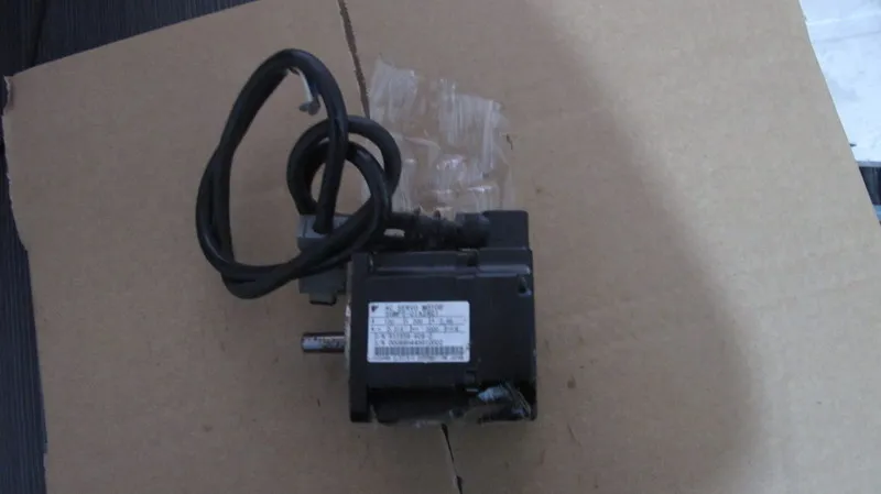 Used servomotor SGMAS-01A2A21 Almost new warranty for three months