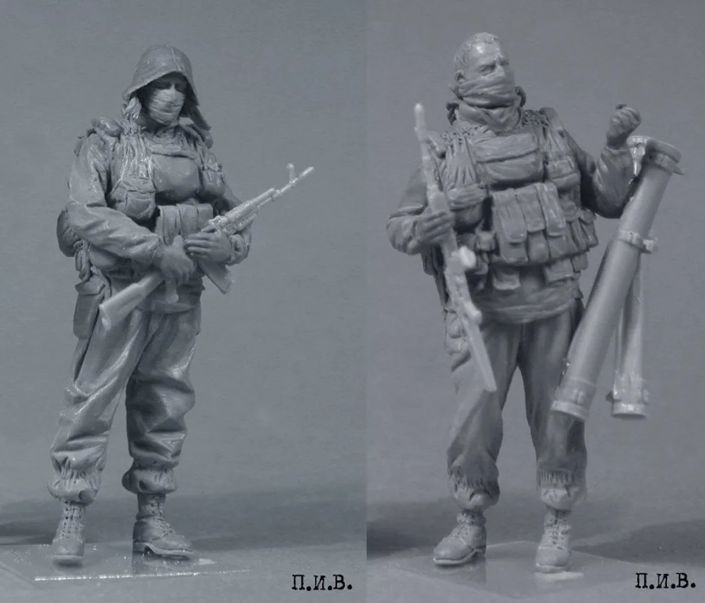 1/35 The russua Set (2 figures) Crew soldier toy Resin Model Miniature Kit unassembly Unpainted
1/35 The russua Set (2 figures) Crew soldier toy Resin Model Miniature Kit unassembly Unpainted