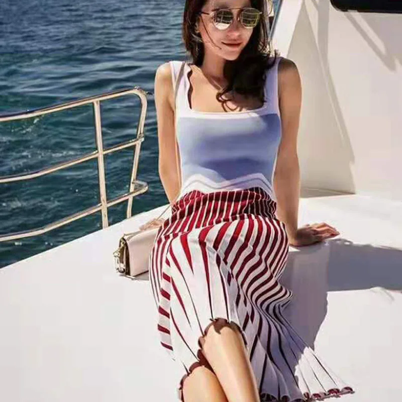 New Summer Runway Designer Silk Knitted Dress Sexy Club Hit Color Striped Pleated Dress Women's Sleeveless Spaghetti Strap Dress
New Summer Runway Designer Silk Knitted Dress Sexy Club Hit Color Striped Pleated Dress Women's Sleeveless Spaghetti Strap Dress