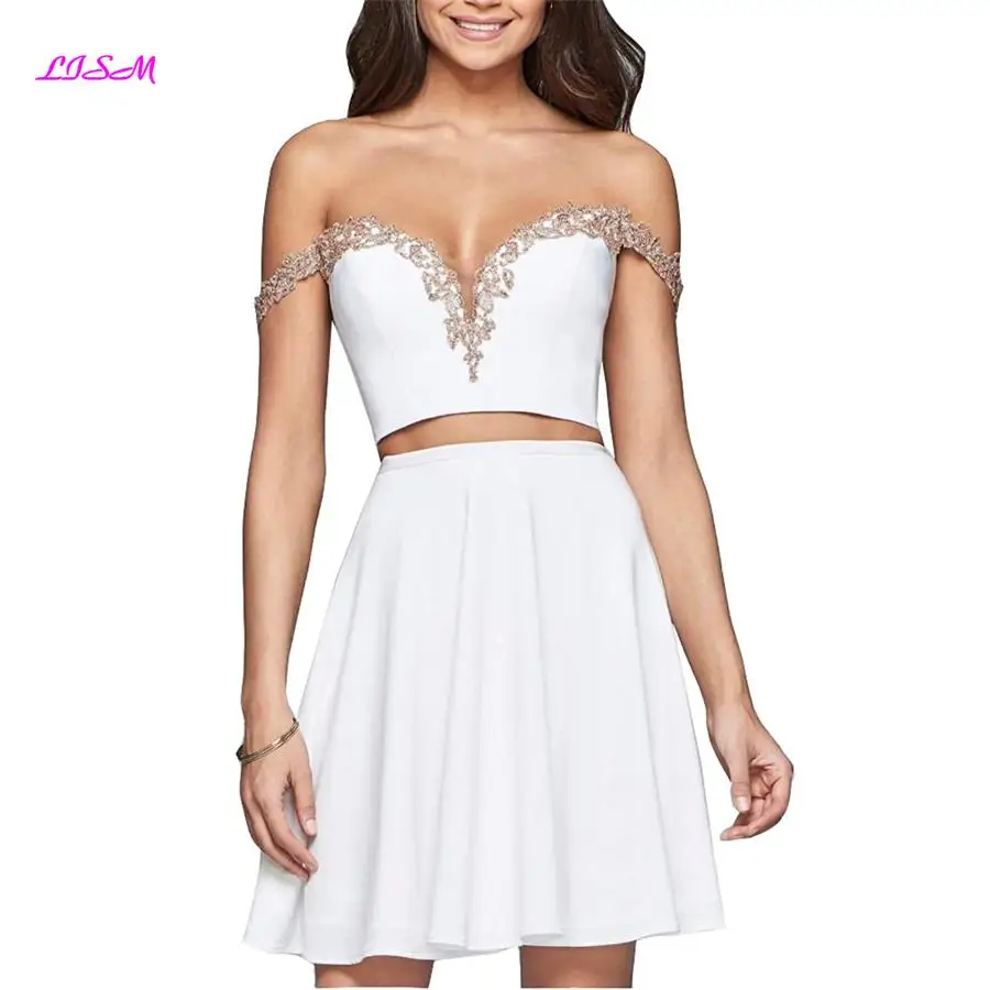 White Off Shoulder Two Pieces Mini Cocktail Dress Appliques Crop Top Homecoming Dress Sexy Backless Short satin kleid Prom Gowns
White Off Shoulder Two Pieces Mini Cocktail Dress Appliques Crop Top Homecoming Dress Sexy Backless Short satin kleid Prom Gowns
