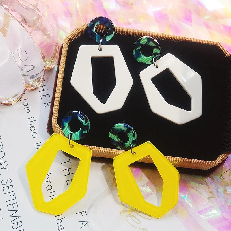 MISANANRYNE 2019 Long Acrylic Yellow Irregular Earrings for Women Hollow out Statement Earrings Female Statement Jewelry
MISANANRYNE 2019 Long Acrylic Yellow Irregular Earrings for Women Hollow out Statement Earrings Female Statement Jewelry