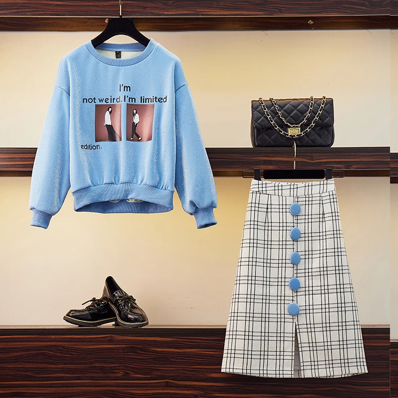HAMALIEL New 2019 Spring 2 Piece Set Women Blue Portrait Print Bright Silk Loose Sweatshirt Suits + Plaid Split Pencil Skirt Set
HAMALIEL New 2019 Spring 2 Piece Set Women Blue Portrait Print Bright Silk Loose Sweatshirt Suits + Plaid Split Pencil Skirt Set