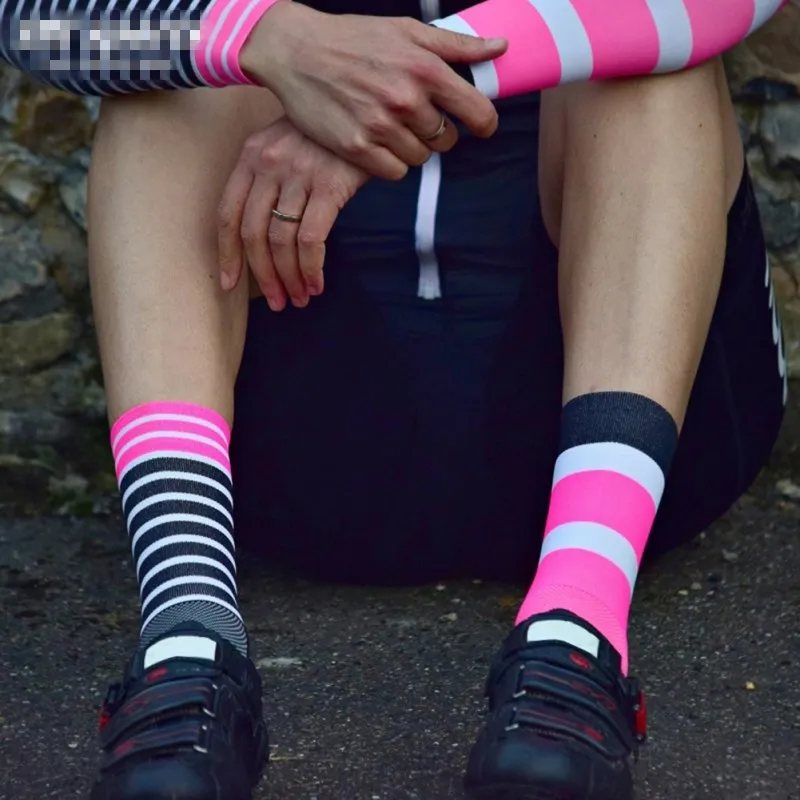 2018 New High Quality Professional Men Cycling Socks Women Comfortabl Road Bicycle Socks Racing Bike Compression
2018 New High Quality Professional Men Cycling Socks Women Comfortabl Road Bicycle Socks Racing Bike Compression