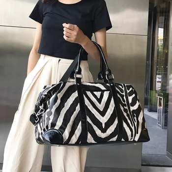 2019 Leopard-print Korean version of short-distance travel female handheld large-capacity waterproof sports yoga fitness luggage
2019 Leopard-print Korean version of short-distance travel female handheld large-capacity waterproof sports yoga fitness luggage