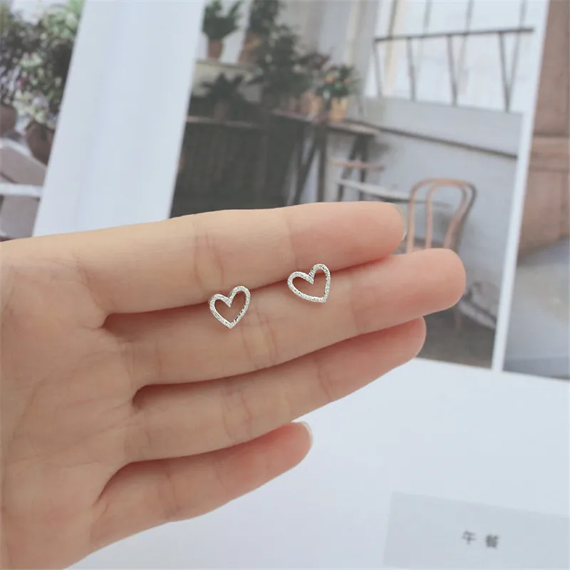Fashion Simple Style Mini Hollow Heart Shaped Silver Color Stud Earrings For Women Girls Ear Jewelry Birthday Gifts
Fashion Simple Style Mini Hollow Heart Shaped Silver Color Stud Earrings For Women Girls Ear Jewelry Birthday Gifts