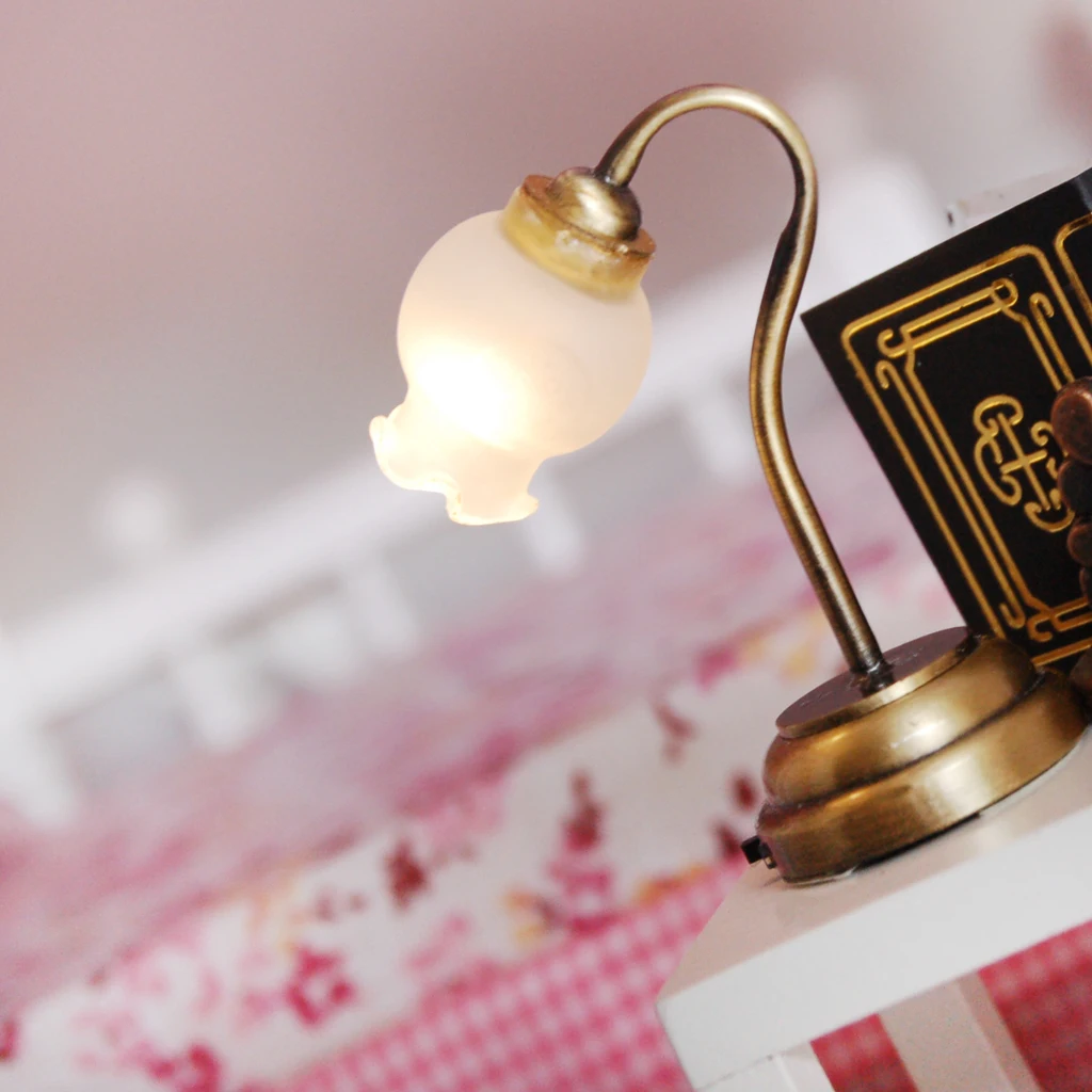 Schreibtischlampe Toygogo 1:12 Dollhouse Miniature Vintage Schwarz LED Licht Deckenlampe Kit Home Decor Schreibtischlampe Toygogo 1:12 Dollhouse Miniature Vintage Schwarz LED Licht Deckenlampe Kit Home Decor