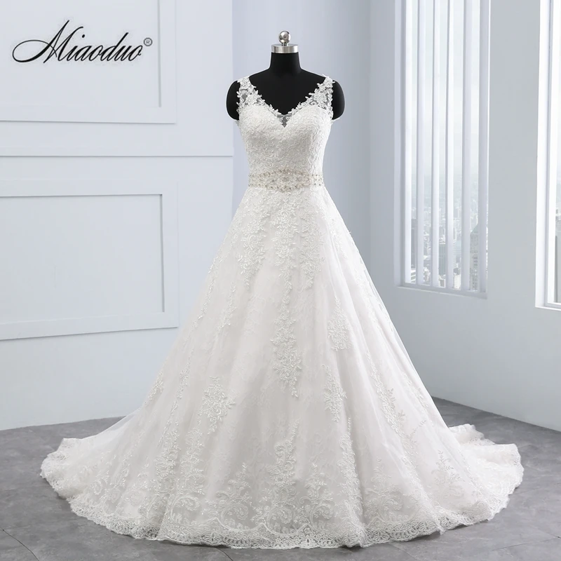 Miaoduo Vestido De Noiva New Design Ball Gown Lace Appliques Wedding Dresses 2018 V-Neck Crystal Backless Sexy Wedding Gowns
Miaoduo Vestido De Noiva New Design Ball Gown Lace Appliques Wedding Dresses 2018 V-Neck Crystal Backless Sexy Wedding Gowns