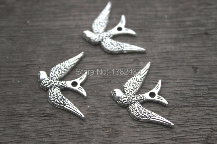 25pcs--Swallow bird charms, Antique tibetan silver Cute Lovely Bird charm Pendants,Sparrow Charms, DIY Supplies 17x25mm
25pcs--Swallow bird charms, Antique tibetan silver Cute Lovely Bird charm Pendants,Sparrow Charms, DIY Supplies 17x25mm