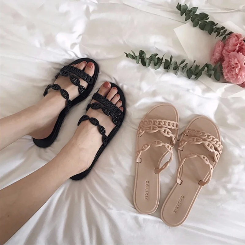 2019 Design Femme shoes brand pig nose chain summer slide holiday beach plastic jelly slipper shoes sexy flipflops brief fashion
2019 Design Femme shoes brand pig nose chain summer slide holiday beach plastic jelly slipper shoes sexy flipflops brief fashion