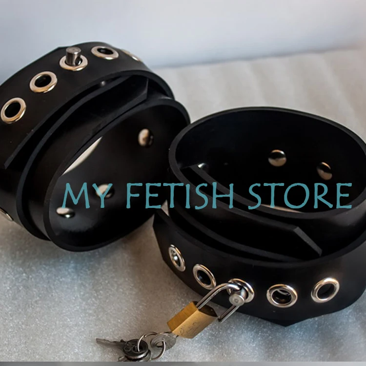 (DM276)100% natural latexp Pure handmade rubber feet buckle the alternative dog slave bound can be locked feetcuffs
(DM276)100% natural latexp Pure handmade rubber feet buckle the alternative dog slave bound can be locked feetcuffs