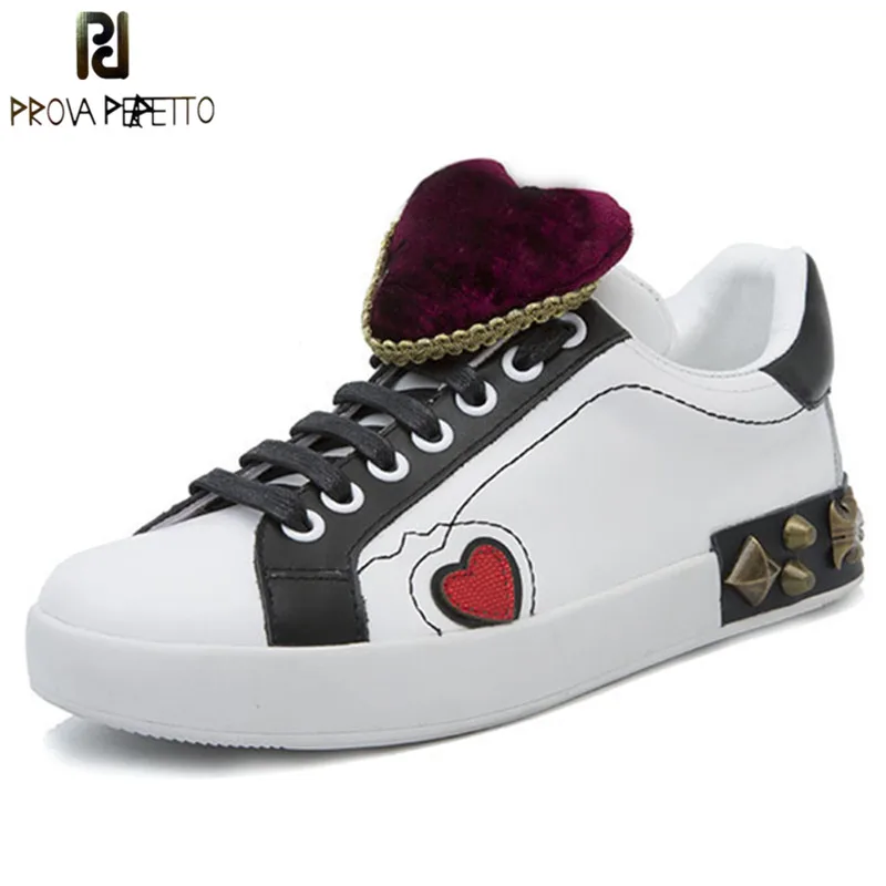 Prova Perfetto New Fashion Casual Shoes Laces Sneakers Women Red Heart Real Leather White Shoes Woman Rivet Lace-up Flat Shoes
Prova Perfetto New Fashion Casual Shoes Laces Sneakers Women Red Heart Real Leather White Shoes Woman Rivet Lace-up Flat Shoes