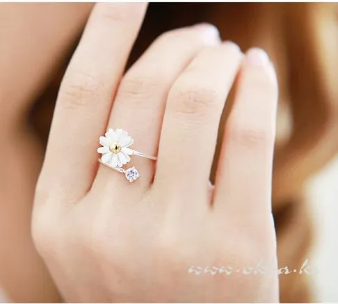 Simplicity of original Japan and Korea Creative students Flower personality Rings Fashion Simple for girls gift
Simplicity of original Japan and Korea Creative students Flower personality Rings Fashion Simple for girls gift